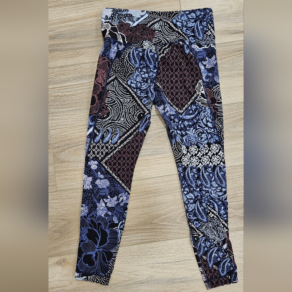 Athleta Salutation Patchwork 7/8 Legging Size S - image 4